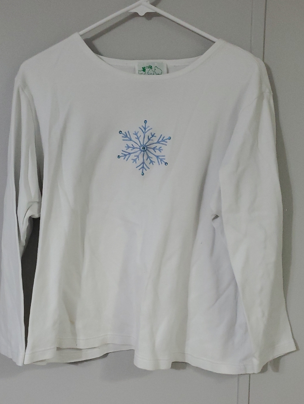 Quacker Factory White Tee with Blue Sparkling Embroidery.  100 % Cotton.